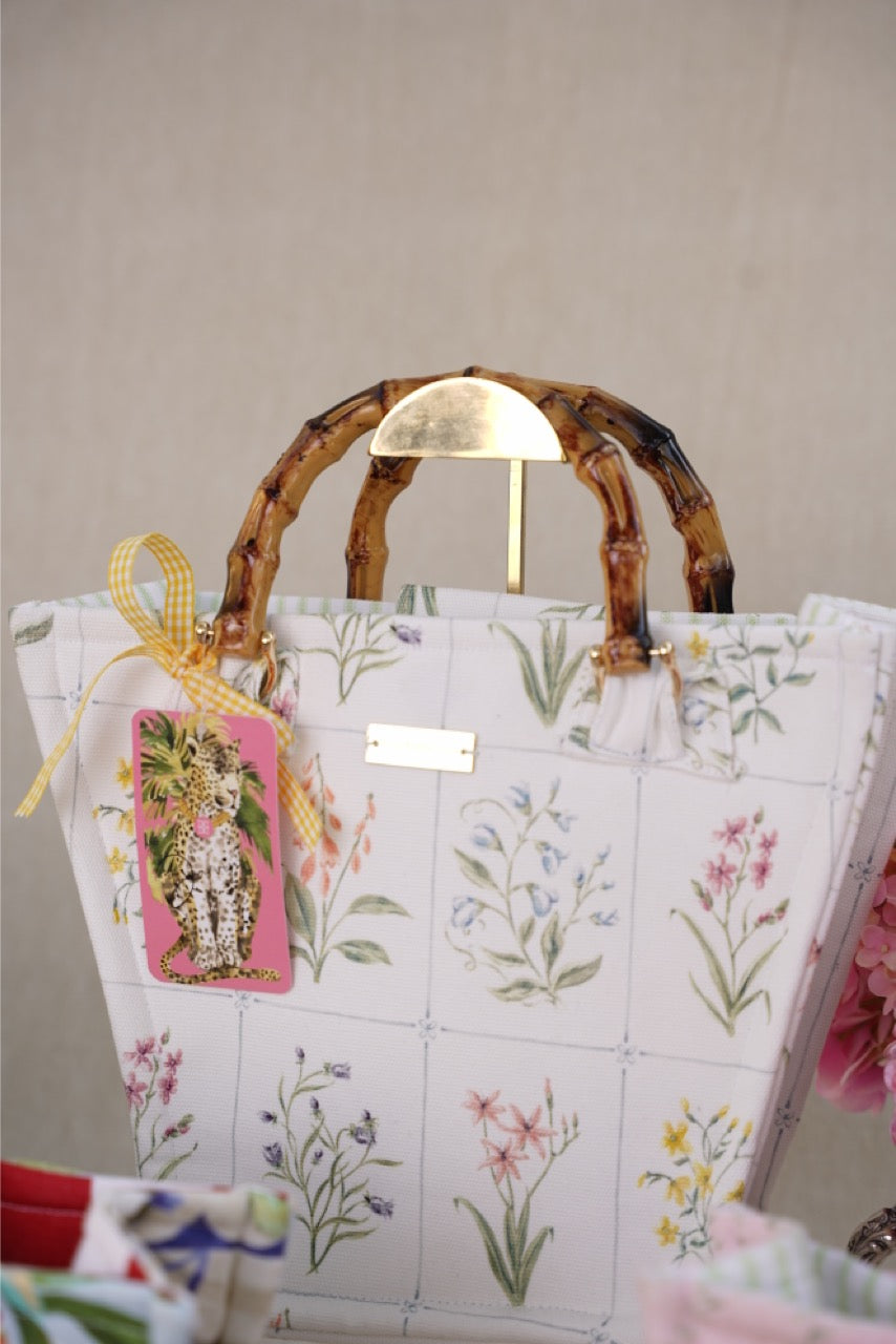 Betty Bucket Bag White Floral